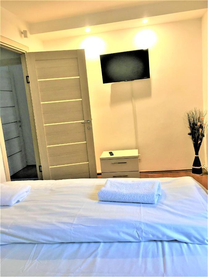 Large Apartment In Ultra-Central Location Brașov Exterior foto